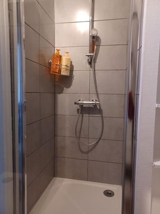 Apartamento Le Citadin Aeroport Beauvais Paris Exterior foto